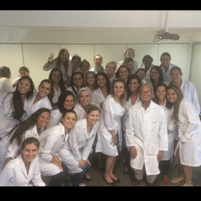 Primeira turma de pós-graduação em enfermagem estética.