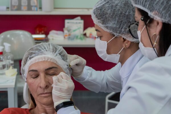 Cirurgiões dentistas contam como é trabalhar com injetáveis