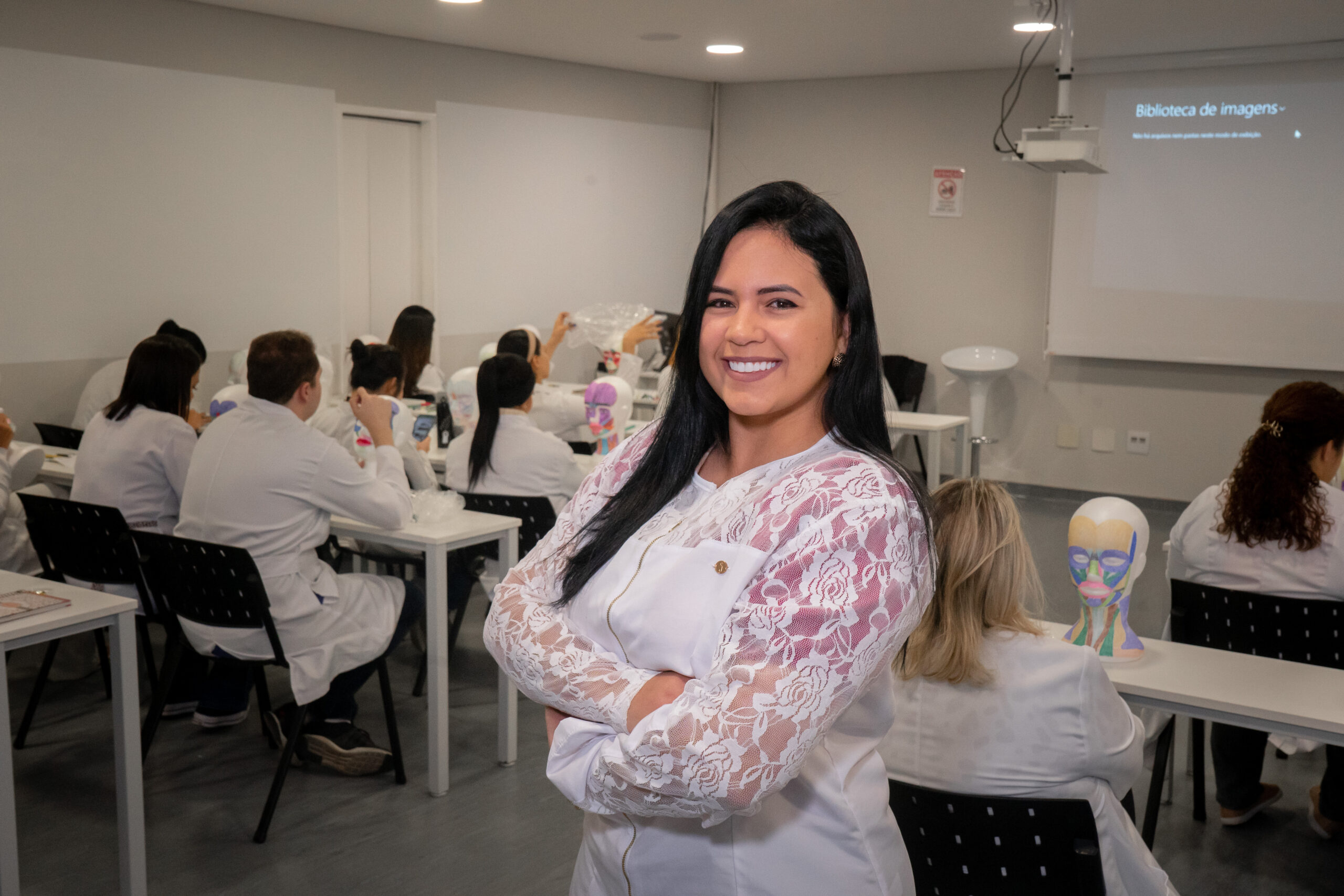 Se especializar em enfermagem estética foi a maneira que ela encontrou para não trabalhar mais de domingo a domingo