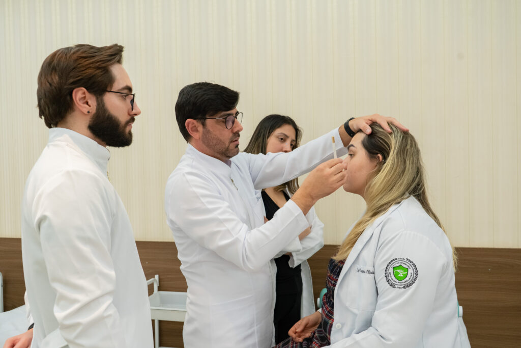 Como é a transformação do esteticista pela pós-graduação em saúde estética?