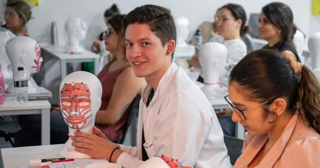 Do hospital à estética: a jornada de Vitor rumo à independência profissional 1 Design sem nome 41