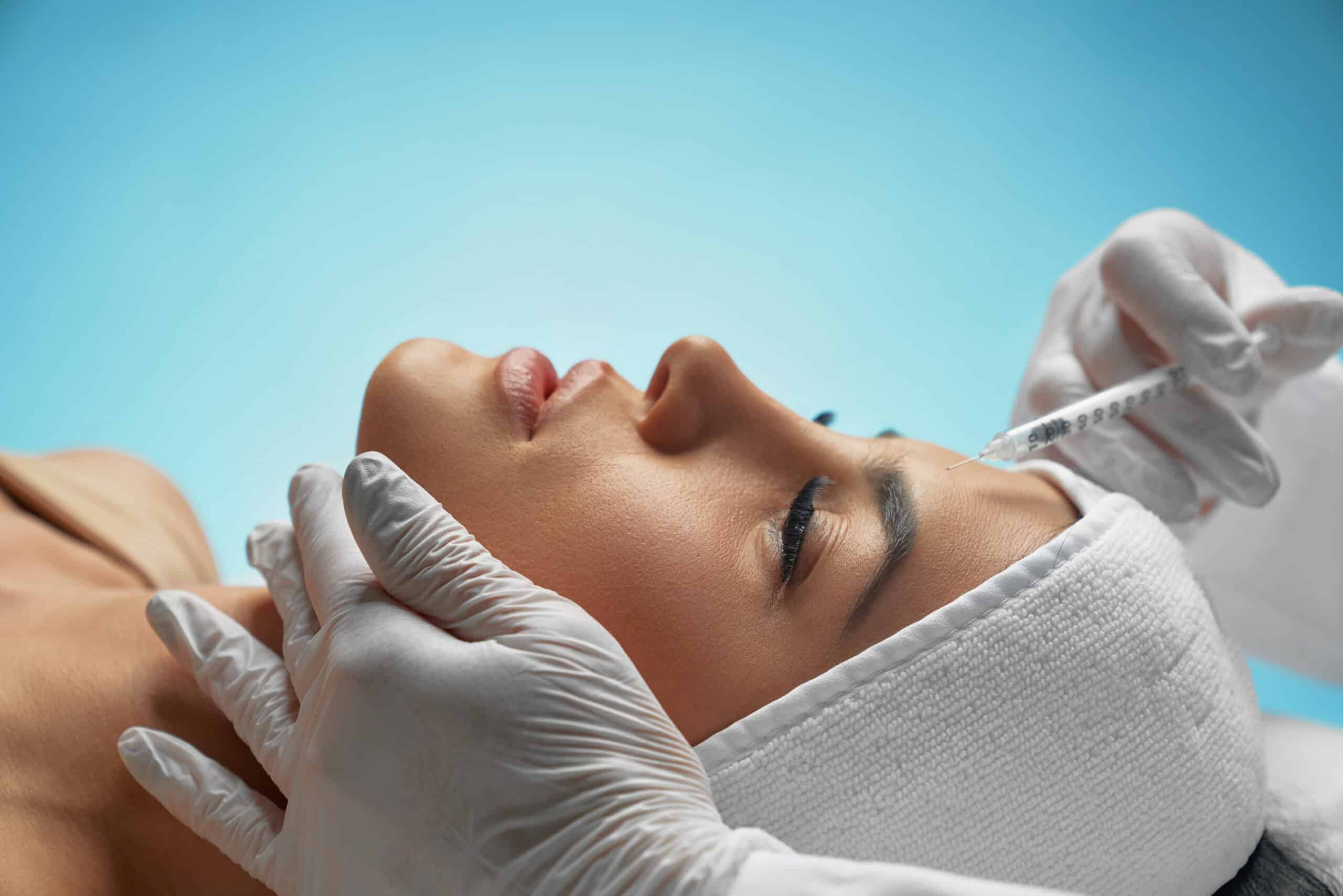 injecao cosmetica de botox na testa feminina scaled