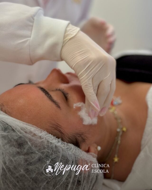 ✨ Pele hidratada, firme e com brilho natural.
O Skinbooster é o segredo para devolver vitalidade e frescor à sua pele, com resultados sutis e elegantes.

👉🏻 Agende sua avaliação no Nepuga e viva a experiência de uma pele renovada.