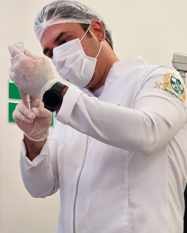 💉✨ Cada orientação é o detalhe que faz toda a diferença.

Em Ribeirão Preto, a Dra. Andreia guia nossos doutores na prática com Toxina Botulínica — mostrando que a prática supervisionada é o que traz confiança, precisão e segurança em cada aplicação.

📍 Mais do que aprender protocolos, é sobre compreender a responsabilidade de transformar autoestima e entregar resultados que impactam vidas.
Assim, teoria e prática se encontram de forma real e inspiradora, sempre com os olhos atentos dos mestres que lideram a Saúde Estética.

👉 Já pensou em estar nesse lugar, aplicando com segurança? Deixa um 💉 nos comentários.

O Sucesso Está Em Suas Mãos.

#SaúdeEstética #ToxinaBotulínica #HandsOnNepuga #ProtagonismoNaEstética #AutonomiaNaSaúde #OSucessoEstáEmSuasMãos