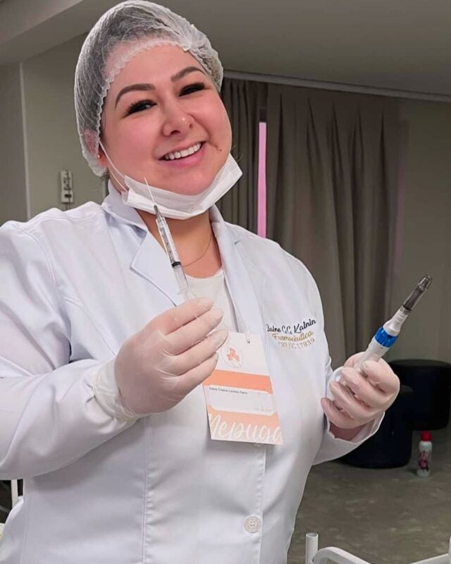 Sorrisos que falam por si ✨

Enquanto muitos ainda sonham com liberdade e reconhecimento, a Dra. Elaine Cristina (@_kalninelaine) já está vivendo isso na prática. 💉✨

Na Farmácia Estética, cada aplicação é mais do que técnica: é confiança, propósito e realização. Estar lado a lado de pacientes, cuidando de cada detalhe, é o que torna a jornada única e inesquecível.

Deixar para depois? Não foi a escolha dela. Na Farmácia Estética, cada aplicação é mais do que técnica: é confiança, propósito e realização.

Hoje, cada procedimento realizado representa não só um atendimento, mas a conquista de algo que muitos ainda desejam: autonomia, valorização e um futuro desenhado com as próprias mãos.

👉 E você? Qual seria a primeira conquista que mudaria sua vida na Saúde Estética? Comente aqui embaixo!

O Sucesso Está Em Suas Mãos.

#SaúdeEstética #FarmáciaEstética #VivênciaClínicaNepuga #Protagonismo #OSucessoEstáEmSuasMãos