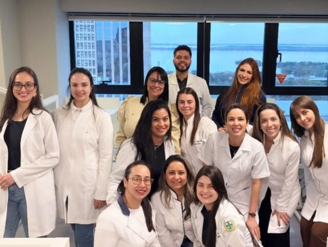 ✨ A Dra. Lilian Queli  compartilhou esse registro de sua turma unida em um dia de prática.

Cada turma carrega uma energia única — e quando a união, a dedicação e o brilho nos olhos se encontram, o resultado é inspirador.

Foi uma aula de muitas histórias sendo escritas — e um futuro promissor para cada um que escolheu viver a Saúde Estética com protagonismo.

👉 Marque aqui nos comentários aquela pessoa que também faz parte da sua caminhada.

#SaúdeEstética #VivênciaClínicaNepuga #HandsOnNepuga #UniãoQueTransforma #OSucessoEstáEmSuasMãos