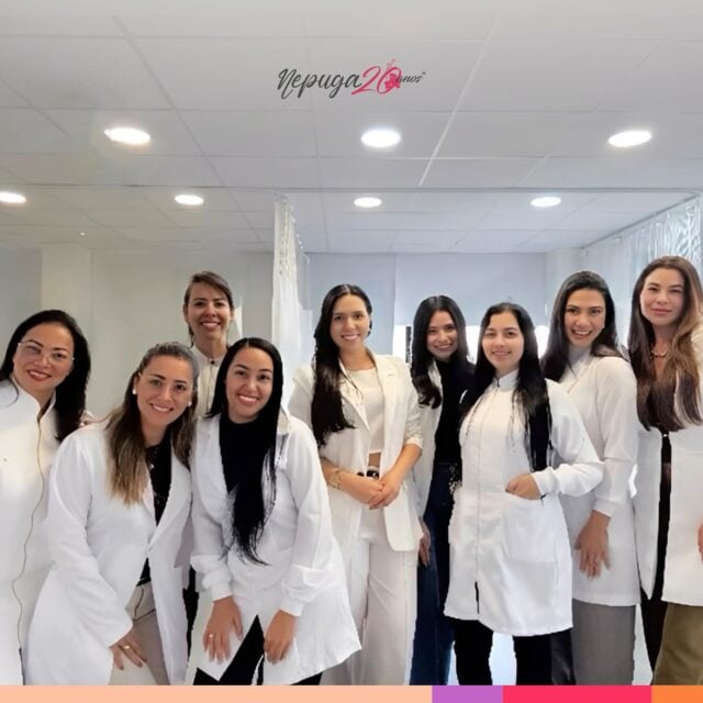 ✨ Jornada compartilhada, conquistas multiplicadas!
A Dra Laura Sousa @dralaurasousa registrou um momento especial ao lado da turma — prova de que, quando nos unimos, crescemos juntos.

Na Saúde Estética, cada doutor tem sua história, mas é na troca de experiências, no apoio mútuo e na vivência clínica que a jornada ganha ainda mais força.

Celebramos não apenas aprendizados teóricos, mas a construção de amizades, redes de apoio e conexões que fortalecem cada passo no caminho do sucesso.

Porque juntos, vamos mais longe.
O Sucesso Está Em Suas Mãos.

#SaúdeEstética #VivênciaClínicaNepuga #PertencimentoNepuga #OSucessoEstáEmSuasMãos