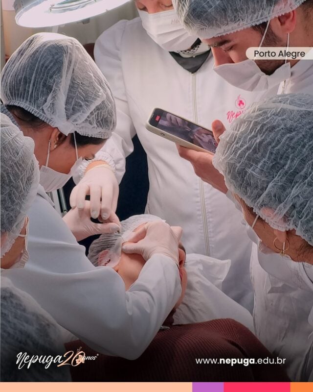 De 18 a 20 de julho, nossos doutores vivenciaram o curso de Harmonização Facial Pugacode®️WV45®️- uma experiência prática intensa que conecta propósito, segurança e excelência.

Foram três dias de prática hands-on com mentoria de especialistas renomados da Saúde Estética:

📍 São Paulo com o Professor @gilbertopergher 
📍 Curitiba com o Professor @dr.odairgaspar 
📍 Rio de Janeiro com a Professora @drakarenlimahof 
📍 Porto Alegre com a Professora @stellalobaocarvalho 
📍 Florianópolis com o Professora @drbeckeroficial 

Tudo isso com base no método exclusivo criado pela @dra.anacarolinapuga - fundadora da Biomedicina Estética no Brasil e referência em ensino de excelência na Saúde Estética.

Essa é a força do Nepuga há mais de 20 anos: preparar doutores para atuarem com autonomia, segurança e pertencimento.

🖋️ O Sucesso Está Em Suas Mãos.

#VivênciaPugacode #HarmonizaçãoFacial #MétodoPugacode #SaúdeEstética #Nepuga20Anos #OSucessoEstáEmSuasMãos #NepugaNaPrática #Nepuga