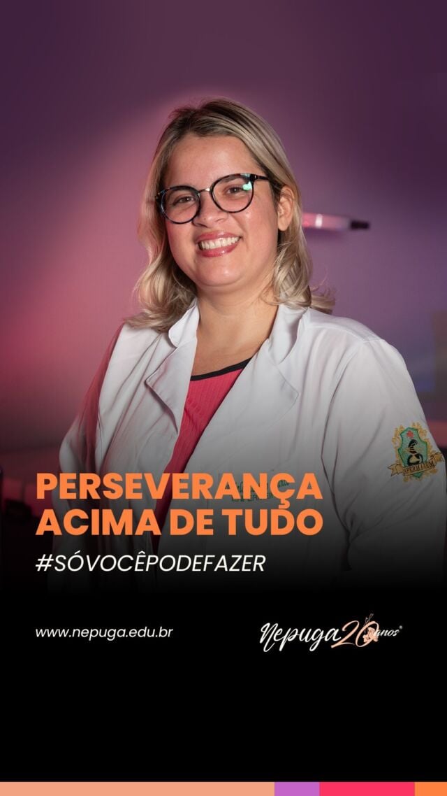 É com sorriso no rosto que a @danielavilh fala um pouco da própria trajetória, destacando a perseverança como principal orientação de suas atitudes. 😁✨

Vinda da região Norte, e estudando hoje no Sul do país, ela se dedica à Pós-Graduação de Enfermagem Estética com muito entusiasmo e dedicação.

Porque quem entende que sucesso não vem sem esforço, aprende a enxergar cada etapa como parte de uma construção sólida, que começa no estudo, passa pela prática, e ganha forma com a coragem de seguir em frente.

E foi justamente por acreditar nesse caminho que a @dra.anacarolinapuga idealizou uma formação que vai além da técnica: ela prepara o profissional para se tornar referência, com segurança, autonomia e propósito.

Cada jornada é única. A da Daniela está só começando, e já conta com todos os ingredientes de uma trajetória de sucesso!

#EnfermagemEstética #PósGraduaçãoCuritiba #saúdeestética
