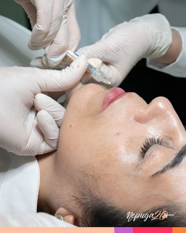 Os preenchimentos estão entre os procedimentos injetáveis mais valorizados, porque profissionais da saúde que dominam a técnica conseguem transformar a autoestima dos pacientes, realçando suas melhores características.

Nossos alunos têm bastante prática durante o curso, para sair com segurança e confiança. Tudo isso é baseado nas metodologias criadas pela Dra. @dra.anacarolinapuga , que abrangem todas as etapas, desde a marcação e o planejamento do procedimento até a aplicação em pacientes reais.

E o que torna essa metodologia tão diferencial? Os pontos que fazem parte do PUGACODE®️ foram cuidadosamente desenvolvidos para atender às necessidades específicas de cada paciente, sempre buscando resultados naturais e priorizando a segurança do profissional.

#EstéticaInjetável #saúdeestética