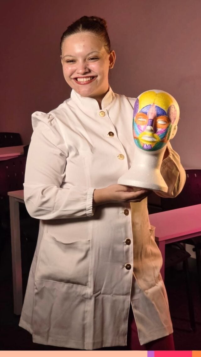 🎓✨ “Na faculdade, eu tinha matérias que não me encantavam…Mas na pós-graduação eu descobri a minha paixão: a Biomedicina Estética!”

Hoje, a @dra.liviabueno , vive uma jornada imersiva, apaixonante — e com brilho nos olhos para o futuro.
Inclusive, já sabe onde quer chegar: na Estética Íntima. 💖

E tudo isso vivendo o que só os nossos doutores acessam: prática de verdade, conexão com a área e realização profissional.

O Sucesso Está Em Suas Mãos.

#PósBiomedicinaEstéticaNepuga #VivênciaNepuga #BiomédicaEsteta